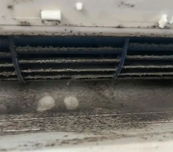 阿城空调吹的风有股烧焦味是怎么回事